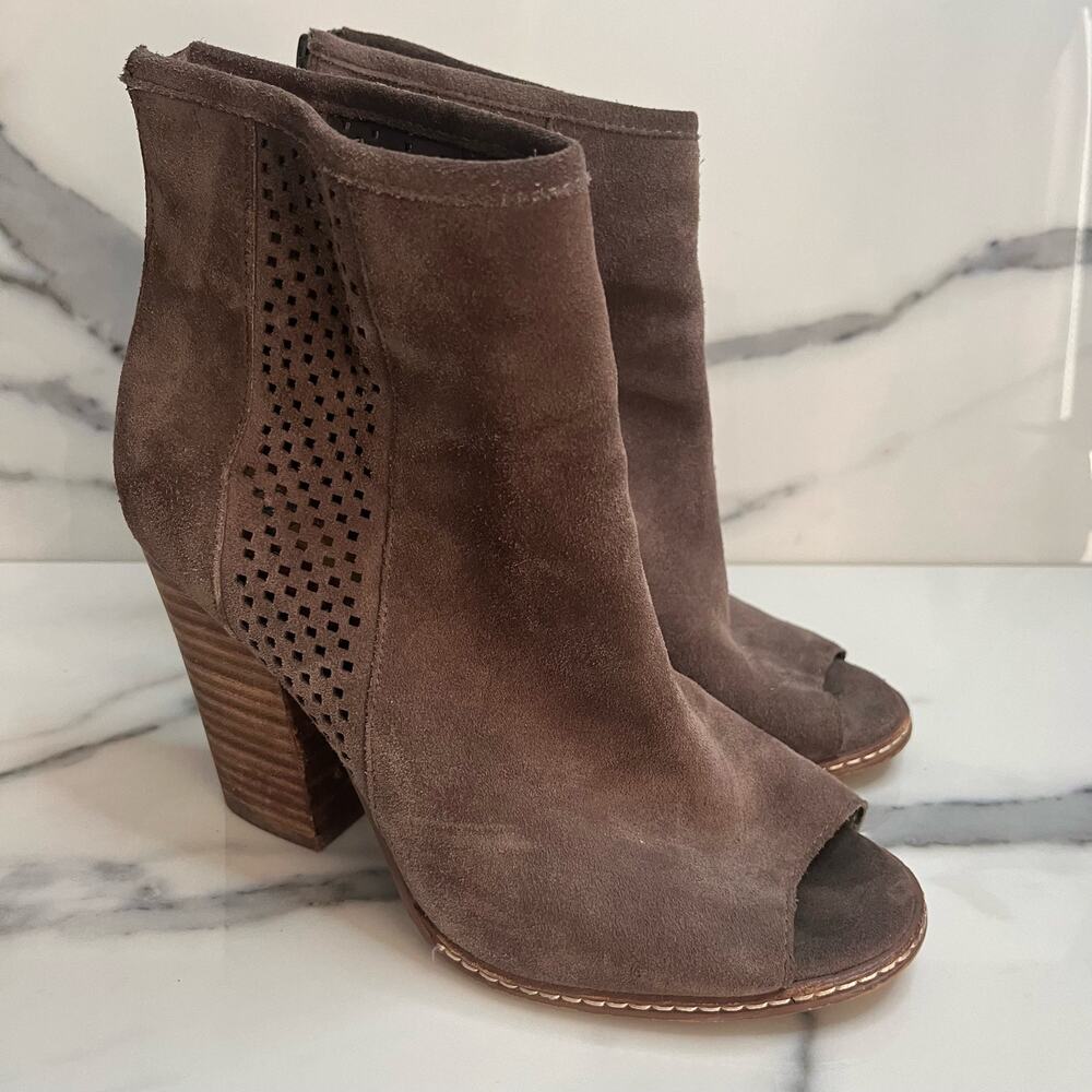 Gianni Bini Women's Brown Leather Peep Toe Block Heel Boots Sz 7 Festival Boho